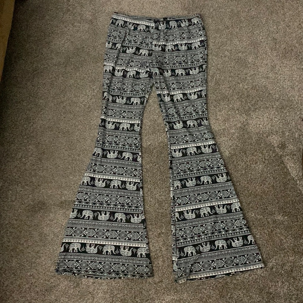 No Boundaries elephant flares size L